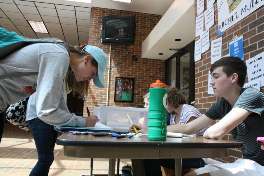 Seniors Andrew OHaro and Annie Phillips gave ballots during todays elections for class representative. Photo by Shaun Gladney
