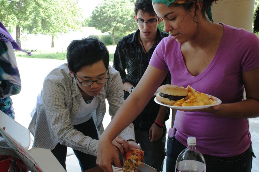 Club hosts picnic for international students