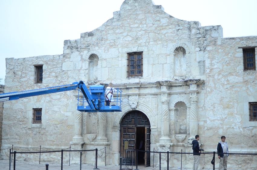 The Alamo stands proudly as tourists visit it on a normal Friday. Photo by Patrick Smith
