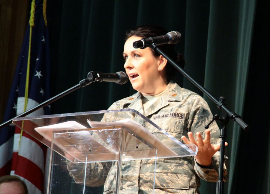 Pentagon lifts ban on women in combat