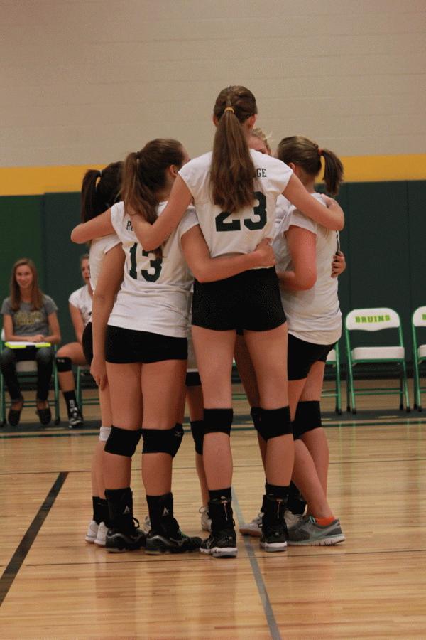Members+of+the+RBHS+volleyball+team+circle+up+in+between+points.%0ABy+Erin+Kleekamp