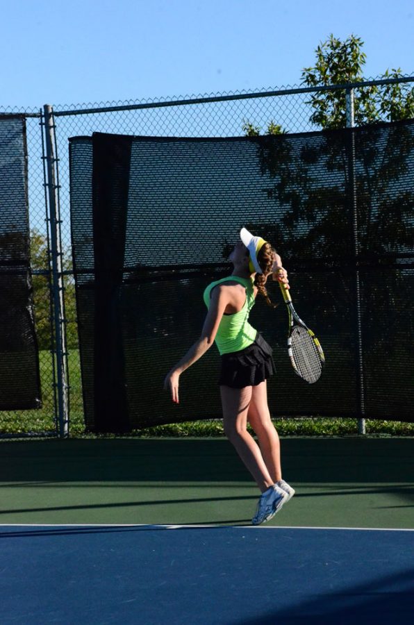 Breezing past districts, tennis climbs to sectionals