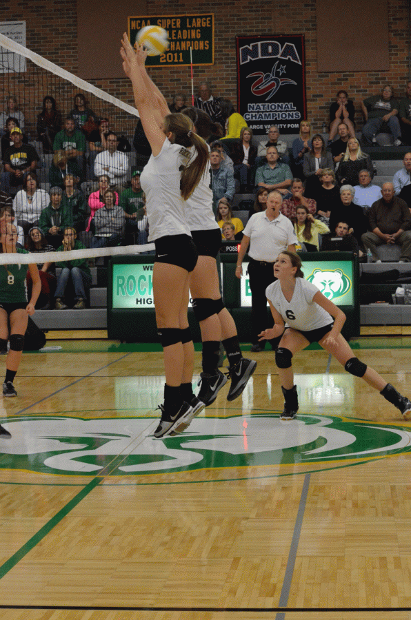 Volleyball pulls narrow victory over Notre Dame de Sion