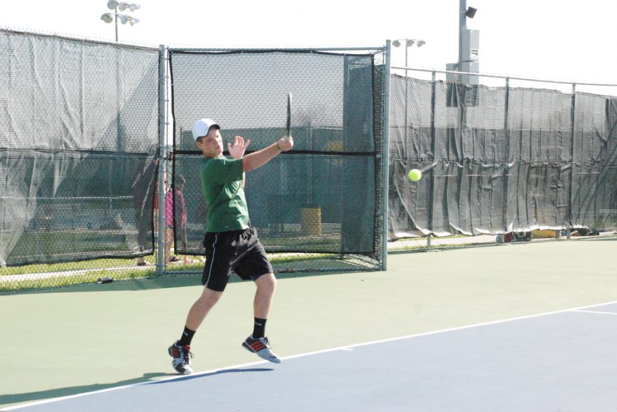 Senior+Harry+Bozoian+returns+a+serve+in+a+singles+match+against+Joplin.%0APhoto+by+Catherine+Howser