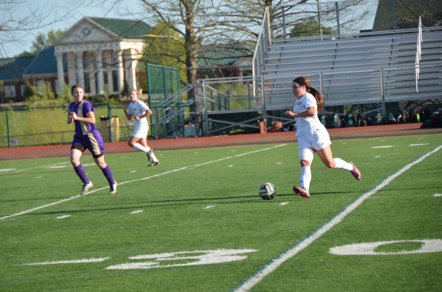Senior Laurie Frew takes control of the ball and dribbles it down the field. Photo by Jazzmine Matthews.