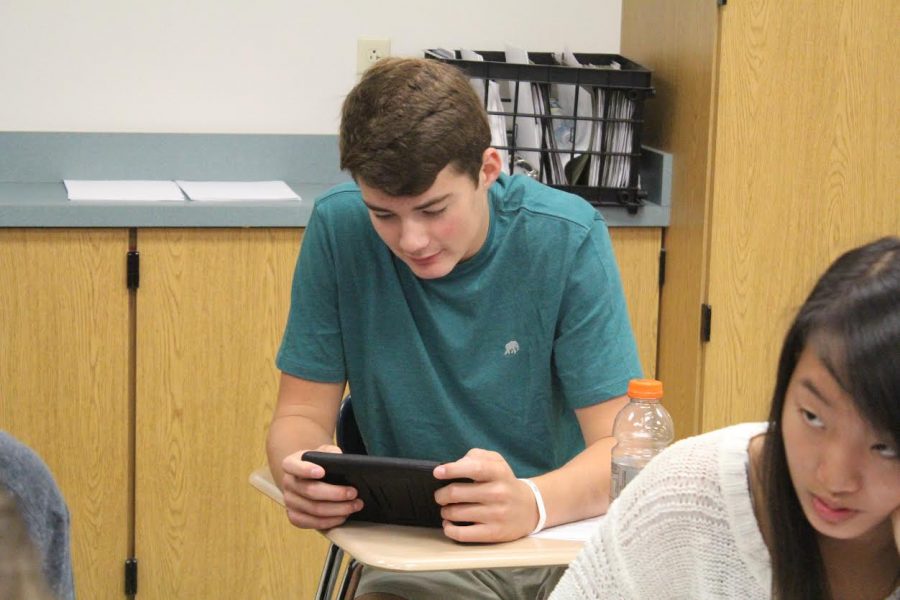 Hooked on technology: Call of social world pesters attention spans in class