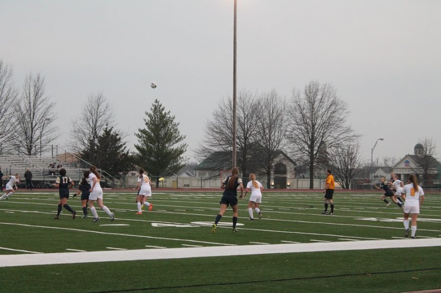 Girls+soccer+begins+season+with+close+win+over+Helias