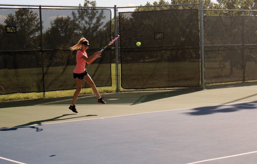 Girls tennis prepares for districts, aims for state