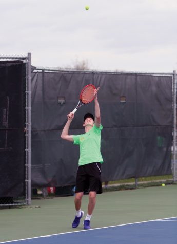 Boys tennis dismantles Park Hill in 9-0 victory
