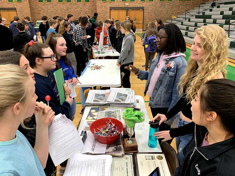 ENGAGEMENT: Rock editors (left to right) Saly Seye, Ann Fitzmorris and Emily Oba tell some future freshmen about the award winning journalism program RBHS has.
Photo by George Frey / Bearing News 