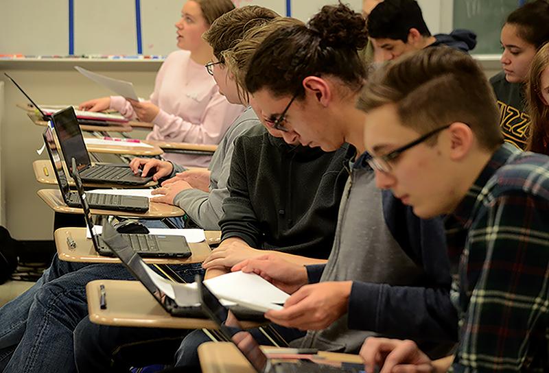 STUDYING UP: Students of third hour Advanced Placement (AP) US History and Language and Composition prepare for the AP test by taking notes regarding World War II March 12.  Photo by George Frey