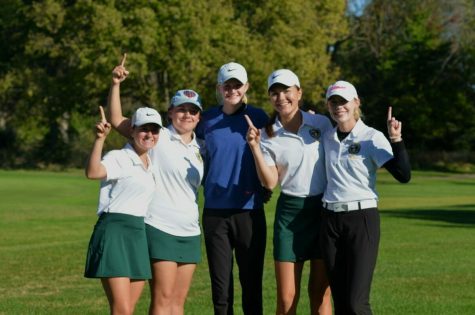 The girls golf team poses for a picture at the conclusion of their round, holding up a one to symbolize their first place finish at L.A. Nickell Golf Course on Oct. 14. Photo by Audrey Snyder.
