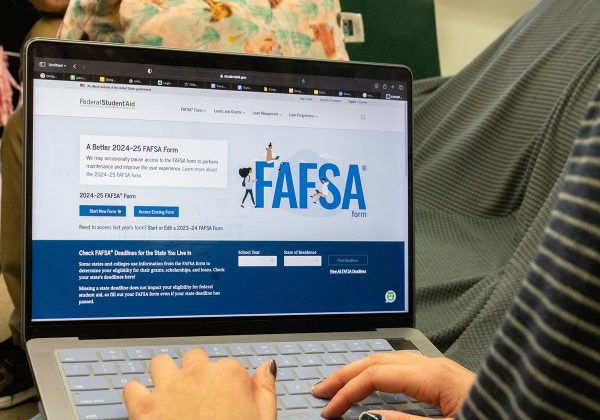 Photo of student filling out the 2024-25 FAFSA form. Assistance from administrators in filling out the FAFSA form will be given during the FAFSA Frenzy, on Jan. 25 in the RBHS Media Center. 
